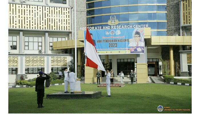 Peringati Hari Pendidikan, UNP Beri Penghargaan Dosen & Tendik