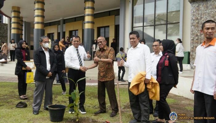Anggota VI BPK Dr, Pius Bedah Buku ‘ALDERA’ DI UNP