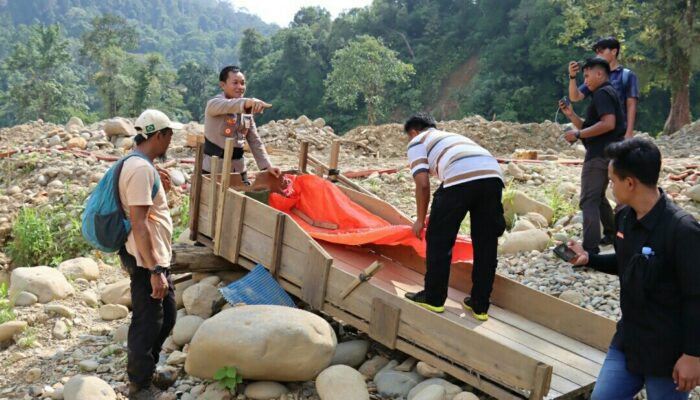 Tim Mabes Polri & Polda Sumbar Tertibkan Lokasi PETI di Pasbar