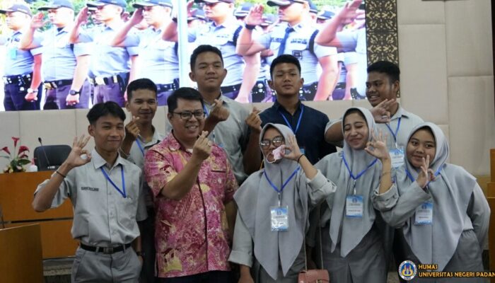 Rombongan SMAN 1 Pangkalan Kerinci Kunjungi UNP