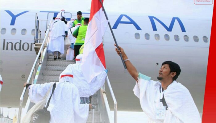 Keberangkatan Haji Padang Kloter 04 Dilepas Anggota DPD