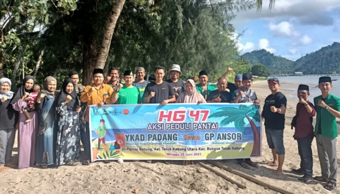 Jamaah Naqsabandiyah & Kader GP Ansor Padang Gelar Aksi Peduli Pantai