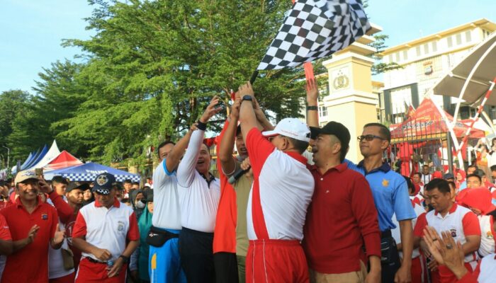 Semarakan HB ke-77, Polda Sumbar Gelar Jalan Santai