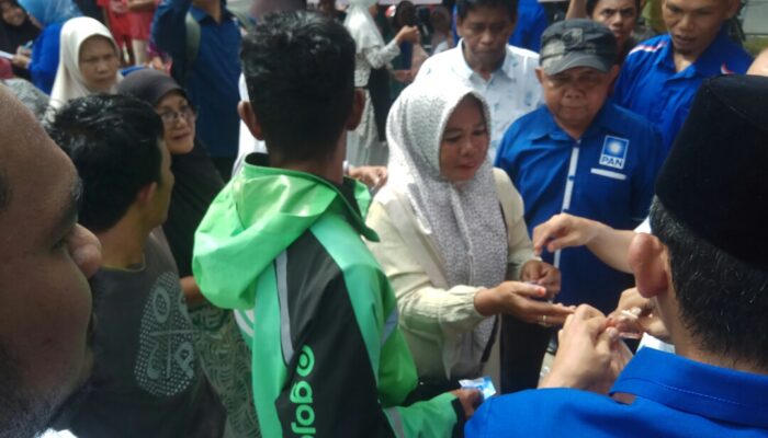 DPD PAN Padang Berbagi 500 Kantong Daging Qurban Pada Warga