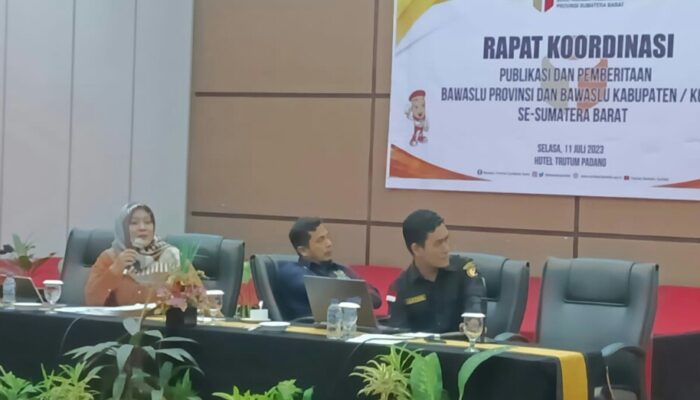 Ketua KI Sumbar Jelaskan Panduan E-Monev di Rakor Bawaslu