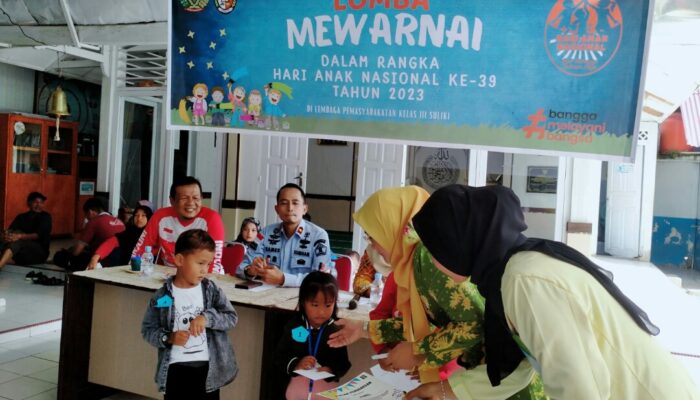 Mahasiswa KKN UNP Pandu Lomba Mewarnai di Lapaski