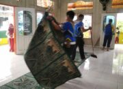 Semarakan Tahun Baru Hijriah, Ditlantas Polda Sumbar Bersih -bersih Mesjid