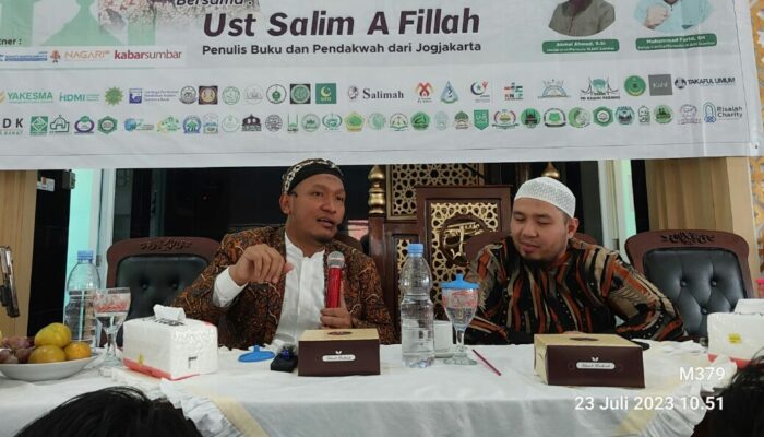 Ustadz Salim A.Fillah: Berhijrah Jangan Sampai Sombong
