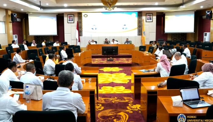 FGD di UNP Dinamika Politik Dihadiri Agung Laksono