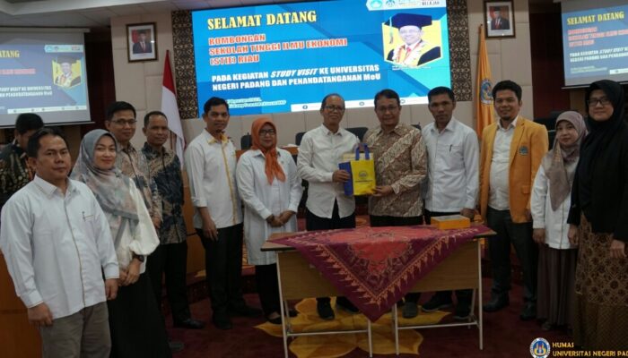 Benchmarking STIE RIAU Disambut Hangat di UNP