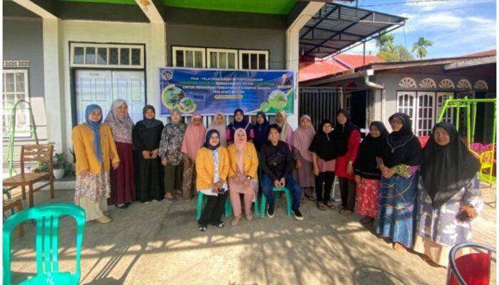 PKM FEB UNP Beri Pelatihan Green Entrepreneurship Kepada KWT Berlian