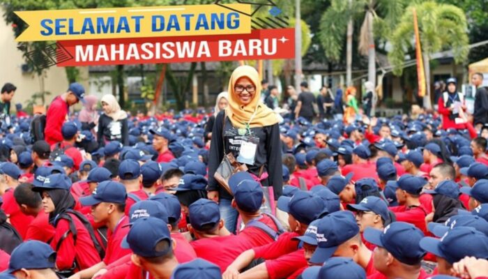 PKKMB UBH Di Arak Diiringi Tambua Tasa, dan Tari Pasambahan