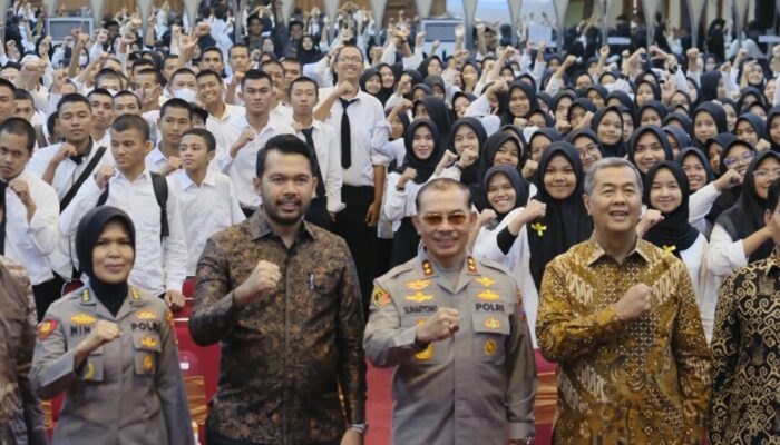 Kapolda Sumbar Beri Motivasi Mahasiswa Universitas Baiturahmah