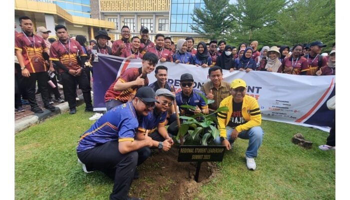 Tim Pusat KKN UNP Ikuti Acara Regional Student Leadership Summit