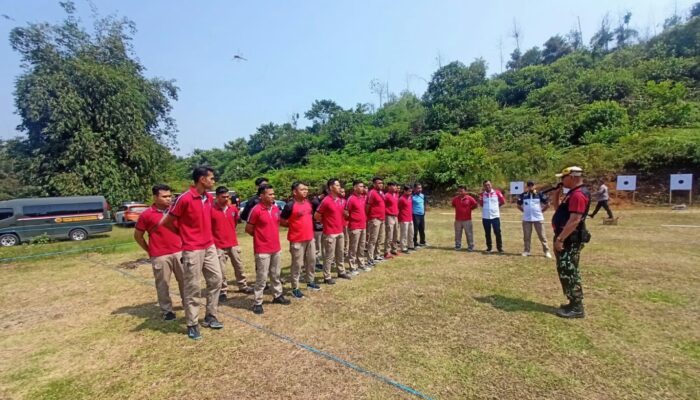 Bersama Polres 50 Kota Pegawai Lapaski Latihan Menembak