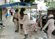 Satpol PP Padang Tertibkan Bangunan dan Lapak Liar
