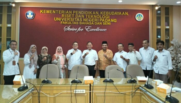 FBS UNP Menggelar ToT Penulisan Proposal