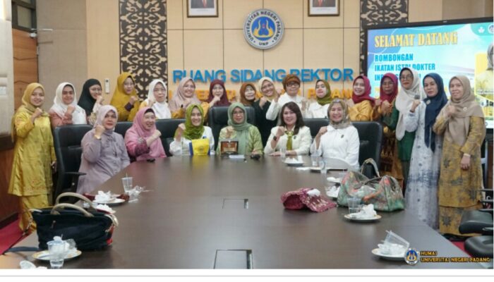 IIDI Cabang Padang Anjangsana Bersama DWP UNP