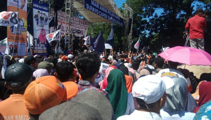 Pecah, Pendukung Anies Penuhi Kawasan GOR Agussalim Padang