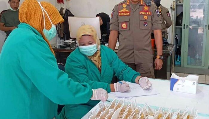 Satpol PP Kota Padang Lakukan Tes Urin kepada Seluruh Jajaran