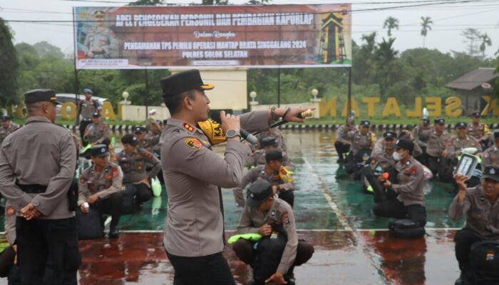 Meski Diguyur Hujan Kapolres Solsel Pimpin Apel PAM TPS