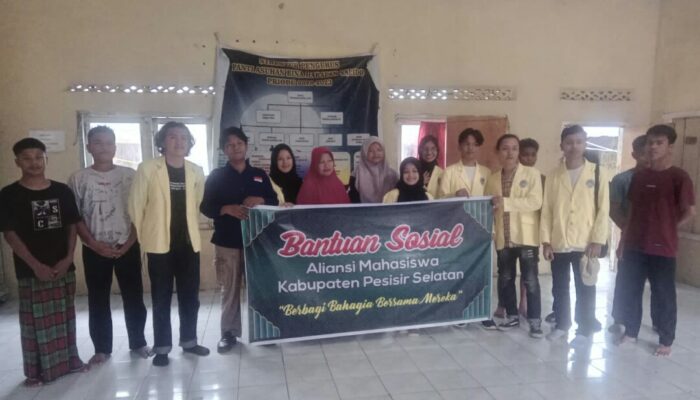 Mahasiswa UNP dan Sat Intelkam Polres Pessel Berbagi ke Panti BHS