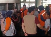 BPBD dan Tim Dokter RSUP M.Jamil Padang Tinjau Pengungsi di SDN 32 Banuaran