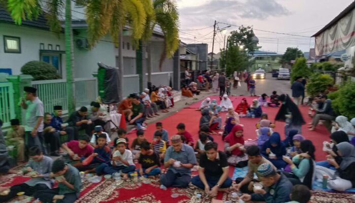 Pererat Silaturahmi, Warga PBSM Gelar Bukber di Perempatan Pos Ronda