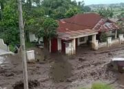 Jalan Padang- Bukittinggi Putus di Terjang Lahar Gunung Marapi