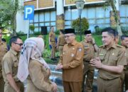 Kerja Pasca Libur Lebaran, Wako dan Wawako Padang saling Bermaafan