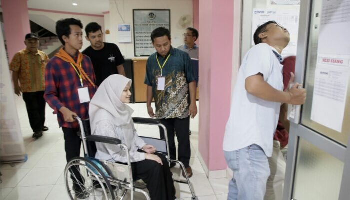 UNP Beri Layanan pada Aisyah Yang Bertekad Tetap Ikuti UTBK SNBT 2024