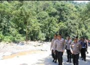 Wakapolda Tinjau Jalan Putus di Lembah Anai, 900 Personel Diturunkan