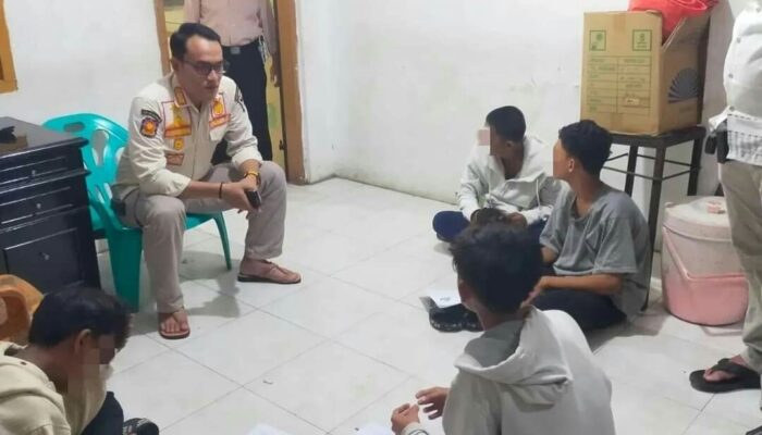 Diduga untuk Tawuran Satpol PP Sita Kelewang Dari Anak SMP
