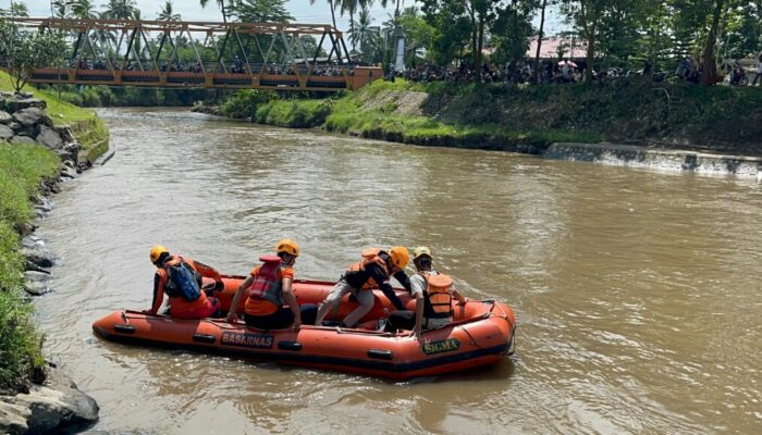 Mandi-mandi di Batang Agam MA Hanyut Terseret Arus.