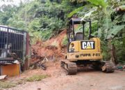 Longsor di Perumahan Graha lll Pemko Padang Turunkan Alat Berat