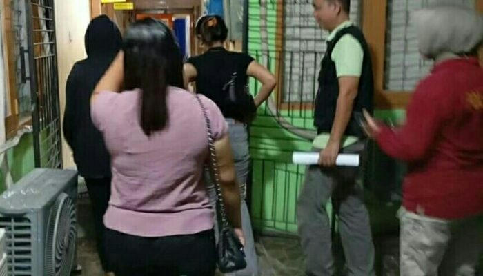 Satpol-PP Padang Sita Minol dan Pemandu Tanpa Izin di Cafe Karaoke