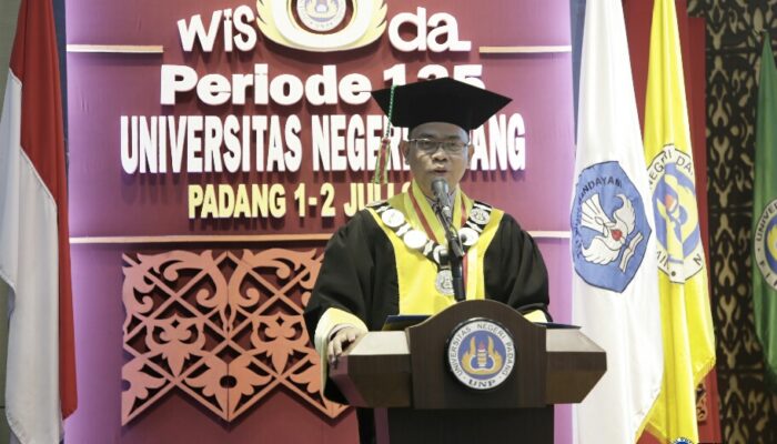 Rektor Minta Lulusan UNP Tumbuhkan Kepekaan di Masyarakat