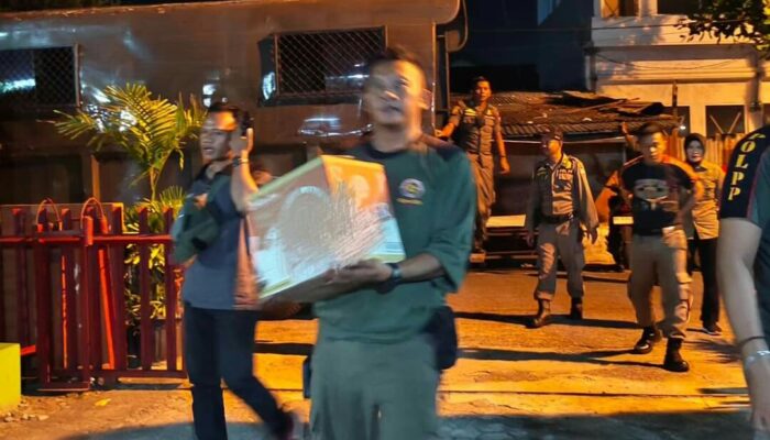 Satpol-PP Padang Sita Puluhan Botol Minol Tanpa Izin