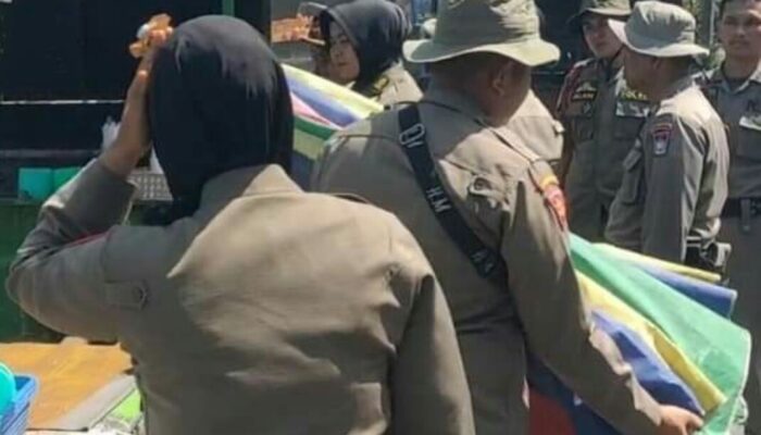 Pol PP Padang Sita Kursi, Tenda dan Payung PKL Membandel