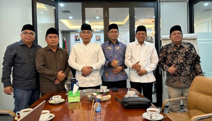 Rektor UNP Diskusi dengan Dirjen Dikti dan Ketua MWA UI