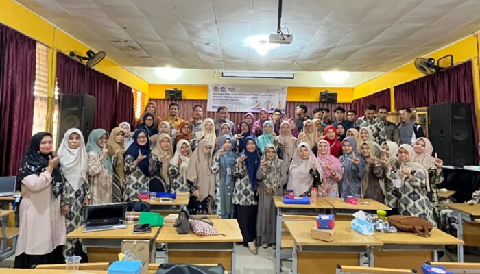 FBS UNP Laksanakan PKM di SMA 1 Harau Diikuti 73 Guru