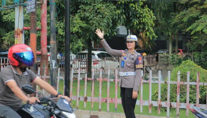 Hari Polwan ke-76 Polda Sumbar Gelar Pengaturan Arus Lalu Lintas