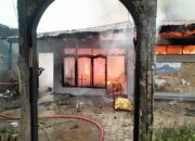 Kebakaran di Kuranji Dua Rumah Satu Motor Ludes Terbakar