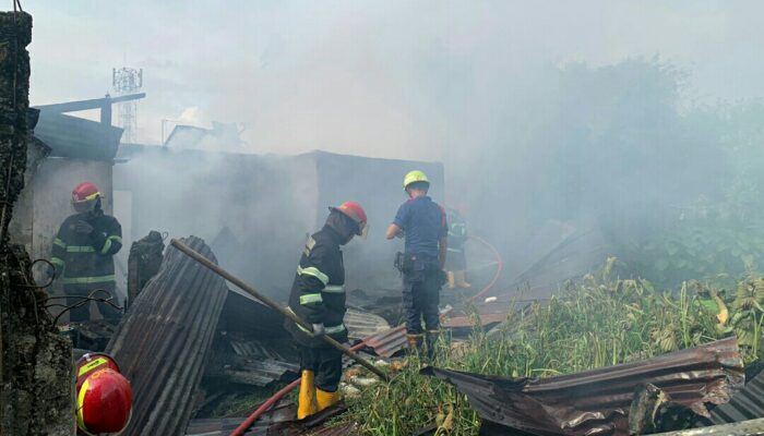 Lima Rumah di RT 002 RW 10 Terbakar di Padang Timur