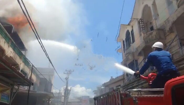 Kebakaran Hanguskan Ruko di Kelurahan Kampung Jao Padang
