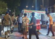 Satpol PP Padang Angkut Barang PKL Berjualan di Trotoar