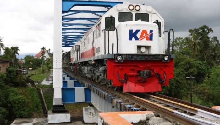 Oktober 2024 Angkutan Barang KAI Divre II Sumbar Meningkat 18 %