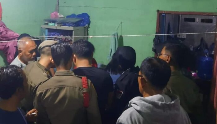 Warga Marah Gerebek Rumah Diduga Tempat Pijat Plus
