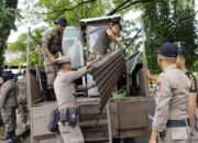 Satpol PP Padang, SK 4 dan Babinsa Tertibkan Lapak di Atas Trotoar