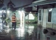 Cuaca Buruk Akibatkan Banjir Rob di Padang Rusak Rumah Warga
